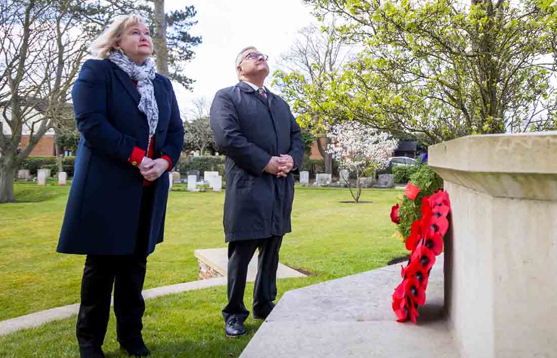 Canadian High Commissioner attends CWGC volunteer event at Stratford upon Avon