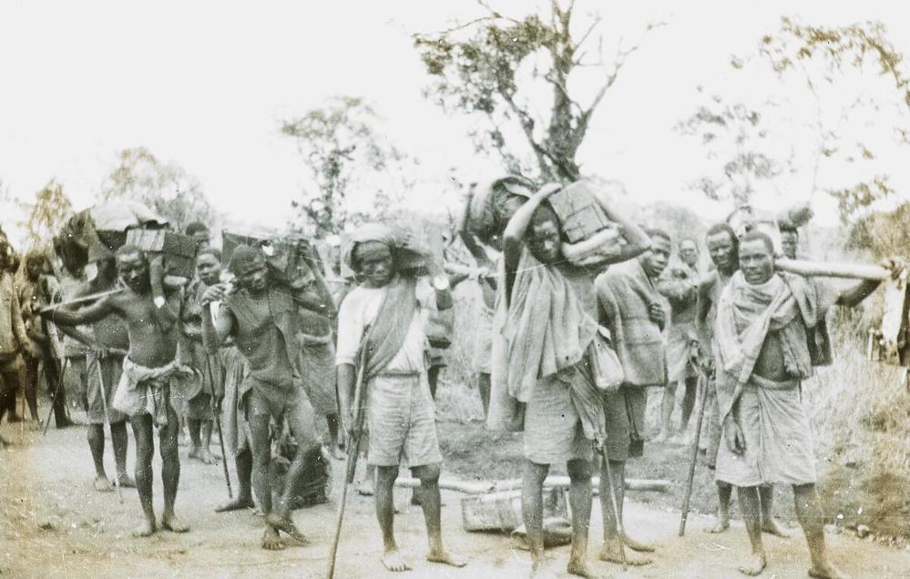 Local porters and carriers in Malawi at the time of the First World War.