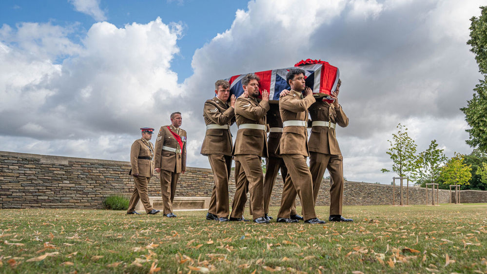 British soldiers carrying a Union Jack-draped coffin.