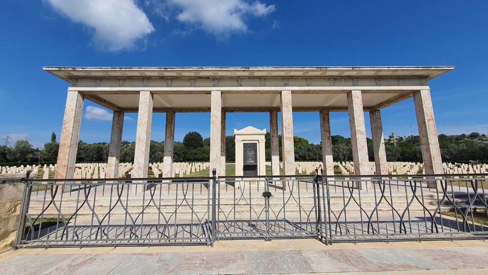 White Stone Gateway at Syracuse War Cemetery