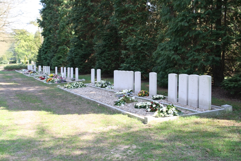 CWGC Headstones in Arnhem (Moscowa) Cemetery