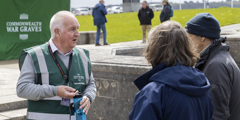 CWGC Volunteer meets the public