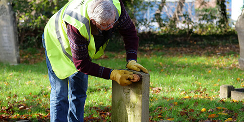 A CWGC eyes on hands on volunteer