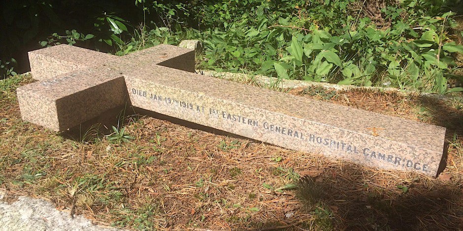 Cross-shaped gravestone at Midhurst Cemetery