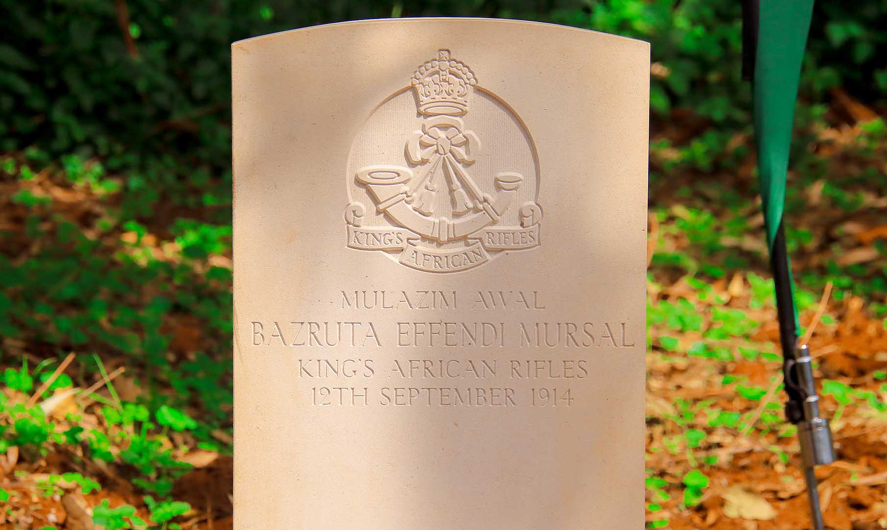 Who was Bazruta Effendi Mursal and what story does this grave tell?