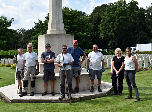 Team Belgium get to grips with weeds on the Ypres Salient