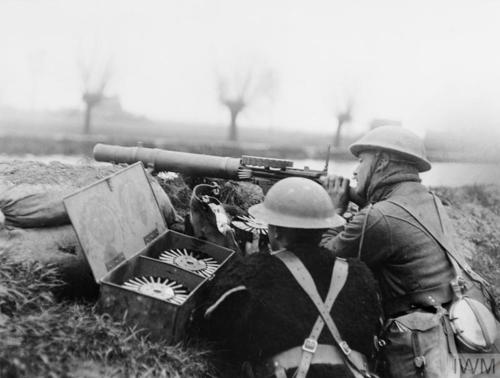 A pair of First World War British soldiers operating a Lewis Gun