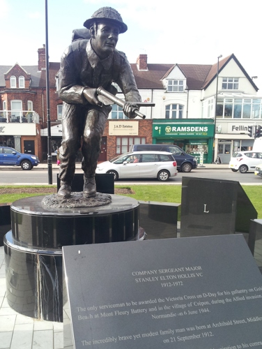 Stan Hollis memorial statue showing Stan, cast in bronze, advancing with his Sten gun