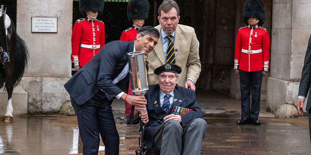 PM Rishi Sunak with veteran Peter Kent