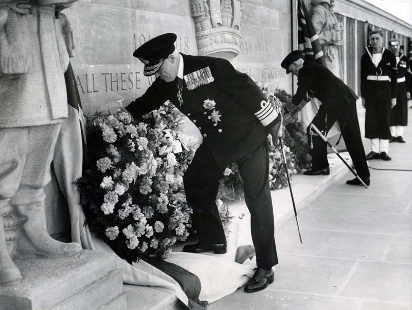 The C-in-C Portsmouth, Admiral Sir John Edelsten, lays a wreath on the memorial.